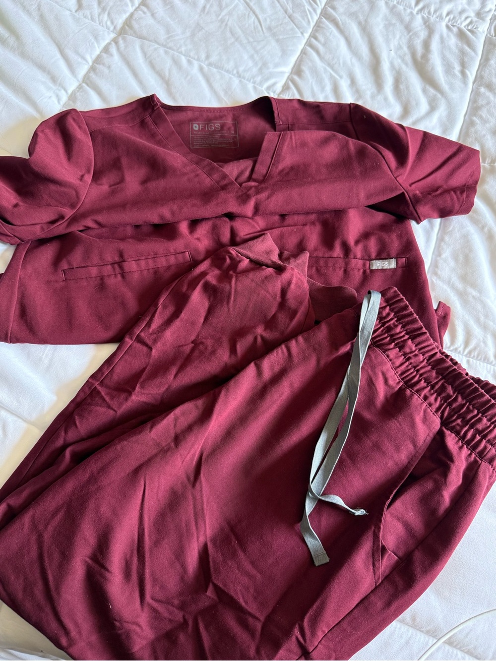Figs Maroon V-Neck 3 Pocket Scrub Top & Drawstring Pants